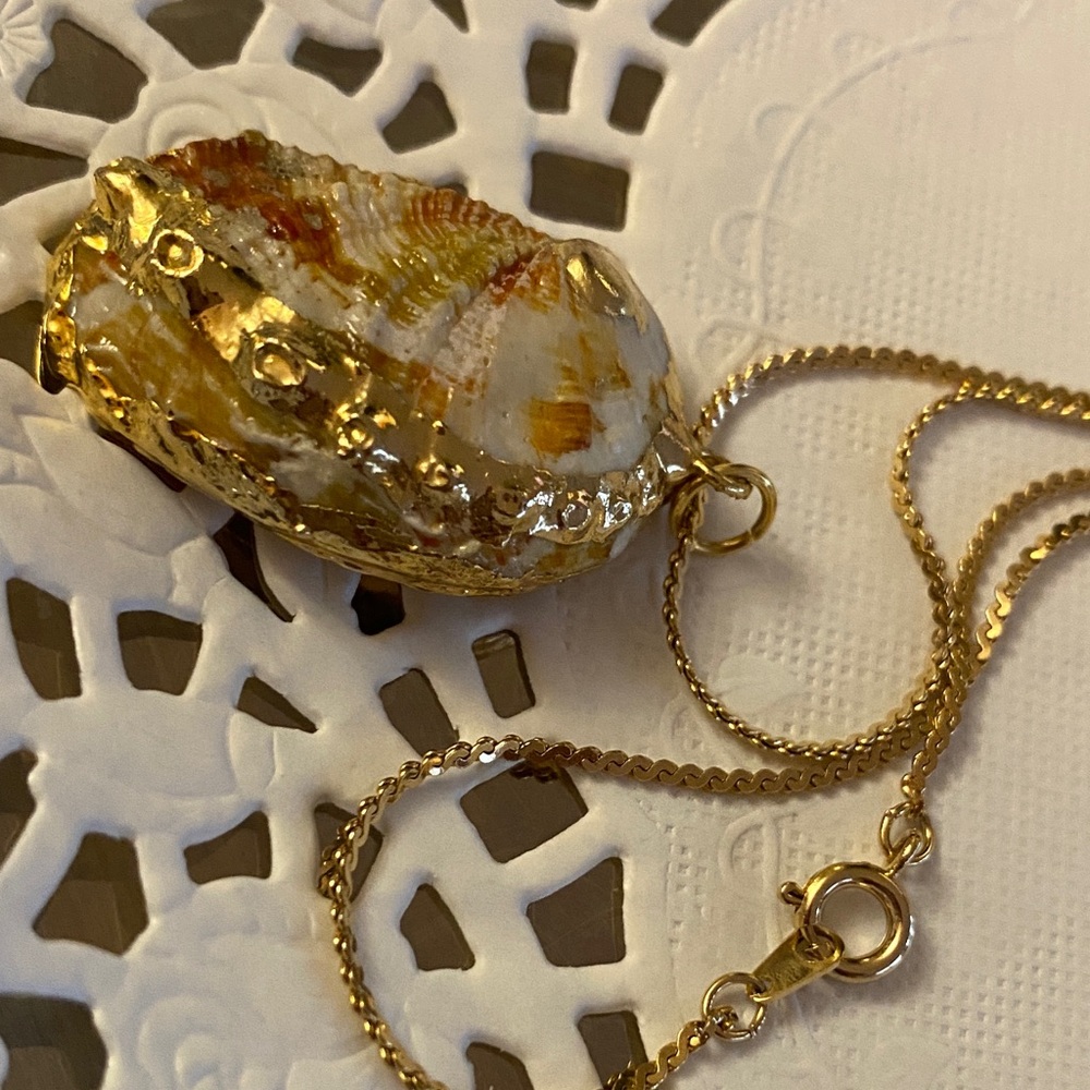 Elegant Gold-Dipped Real Shell Pendant Necklace - image 4